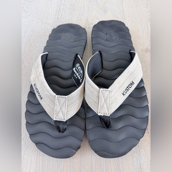 Other - Kustom Beige and Black Flip Flops Sandals Hummer III Thongs size 9